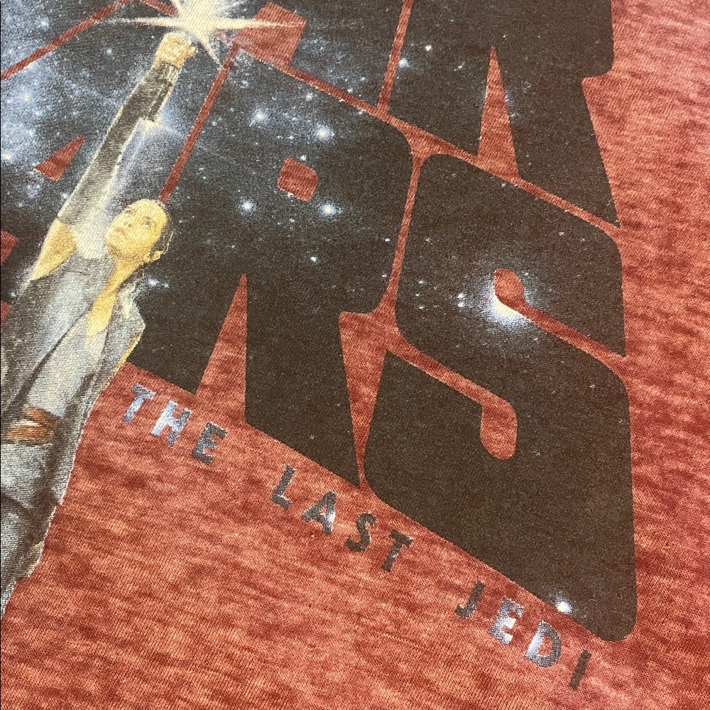 STAR WARS The Last Jedi Rey Maroon T-Shirt, Sz M❗️ - Picture 5 of 10